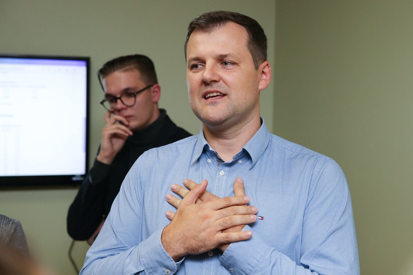 Opozicinių socialdemokratų lyderis G.Paluckas paskelbė, jog kairieji nesikiš į šias muštynes, ir pasiūlė visiems ne drabstytis įžeidimais, o diskutuoti apie šalies problemas ir jų sprendimo būdus.<br>R.Danisevičiaus nuotr.