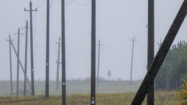 Per Lietuvą slenka stipri audra: vos spėja šalinti elektros gedimus