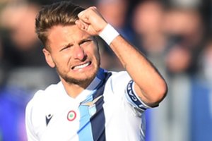 „Lazio“ po pergalės lipa ant kulnų abiems Italijos lygos lyderiams