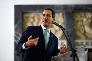 Tiek J. Guaido, tiek jo varžovas teigia laimėję Venesuelos parlamento pirmininko rinkimus