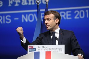 E. Macronas tikisi „greito kompromiso“ pensijų reformos klausimu