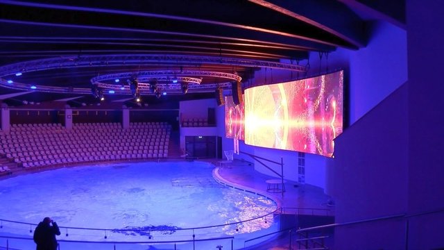 Lietuvos jūrų muziejus parodė naujausią savo pirkinį – didžiulį šviesadiodį ekraną