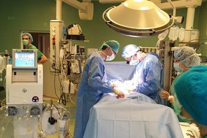 Kaune atliko unikalią operaciją: tai padės sergančiam vėžiu žmogui išsaugoti koją