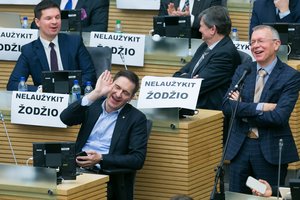 Seimo gėdos lenta: kas dirbo pavyzdingiausiai, o kurie nusipelnė dvejetukų