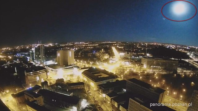 Stebėjimo kameros Poznanėje užfiksavo neeilinį vaizdą – virš miesto praskriejo meteoritas