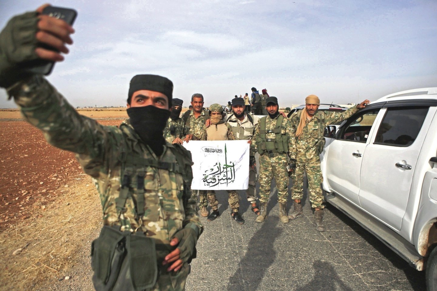 Sirijos kurdai paleido dešimtis su „Islamo valstybe“ siejamų sirų.<br>AFP/„Scanpix“ nuotr.