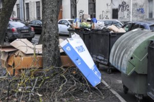 Atliekų vežėjams sostinėje nesilaikant grafiko, gali būti nutrauktos sutartys