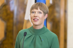Estijos prezidentė nepriėmė Rusijos ambasados dovanos – Krymo putojančio vyno butelio