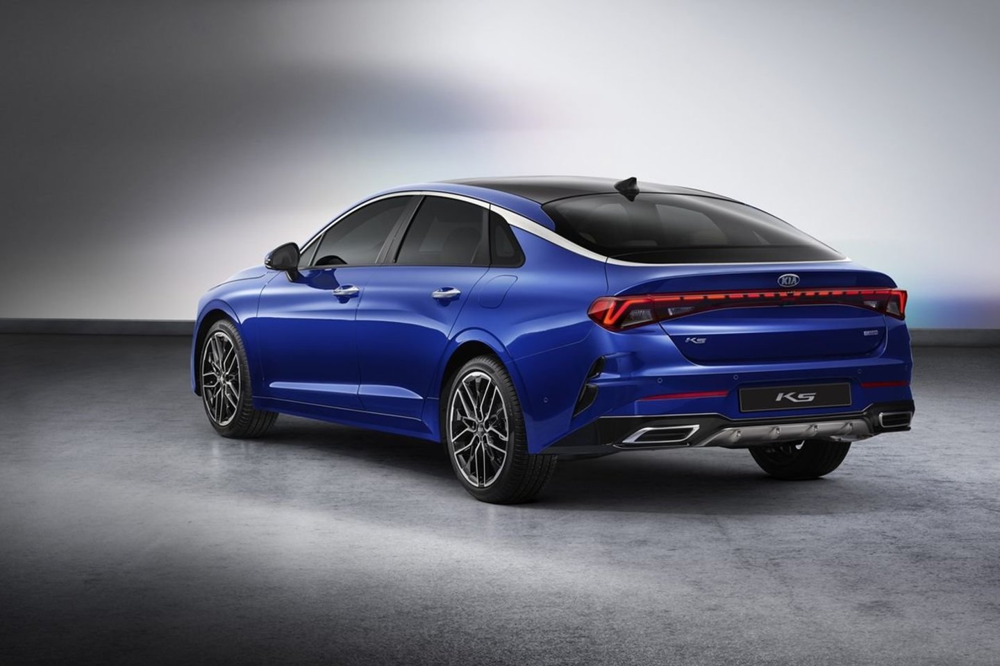 „Kia Motors“ paskelbė apie naujos kartos „Optima“ modelio prekybos pradžią savo namų rinkoje – Pietų Korėjoje.<br>„Kia Motors“ nuotr.