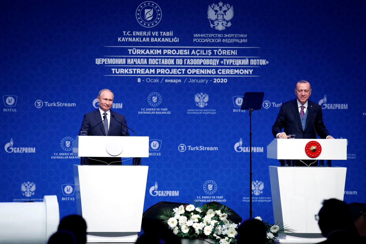 Rusijos prezidentas Vladimiras Putinas kartu su Turkijos ir Serbijos kolegomis Recepu Tayyipu Erdoganu (Redžepu Tajipu Erdohanu) ir Aleksandru Vučičiumi, Bulgarijos premjeru Boiku Borisovu trečiadienį oficialiai atidarė dujotiekį „TurkStream“.<br>„Reuters“/“Scanpix“ nuotr.