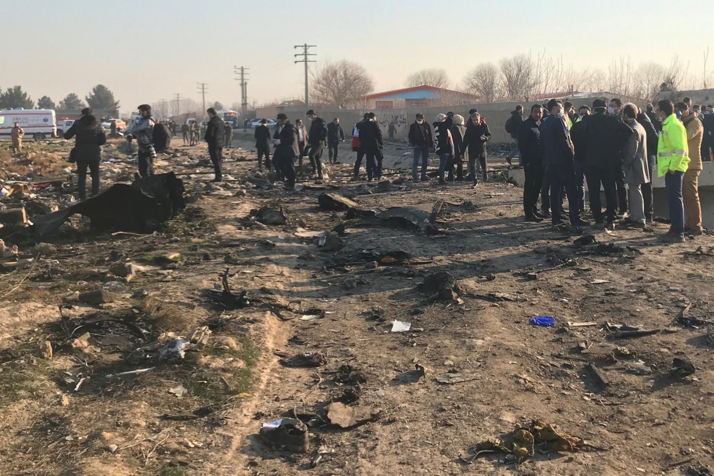 Irane sudužo Ukrainos avialinijų lėktuvas. Teigiama, kad vietos žurnalistų įra<br>AFP/Scanpix nuotr.