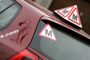 Šiauliuose po susidūrimo su mokomuoju automobiliu, vyras atsidūrė ligoninėje