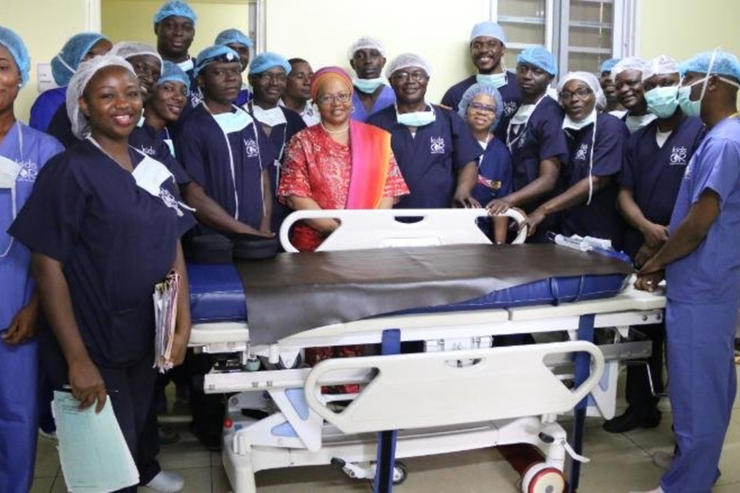  78 gydytojų komanda Nigerijos sostinėje Abudžoje lapkričio mėnesį atliko sėkmingą Siamo dvynių atskyrimo operaciją.<br> Nacionalinės Abudžos ligoninės nuotr.