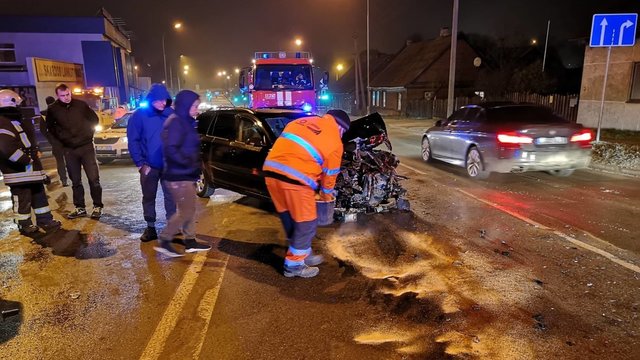 Vaizdai iš įvykio vietos: Vilniuje susidūrė trys automobiliai