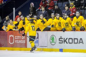 Lietuviai ledo ritulininkai įveikė iki pat mačo pabaigos kovojusius serbus