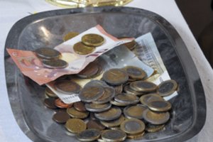 Sukčiai Telšiuose apmulkino pensininkę ir pavogė 13 tūkst. eurų