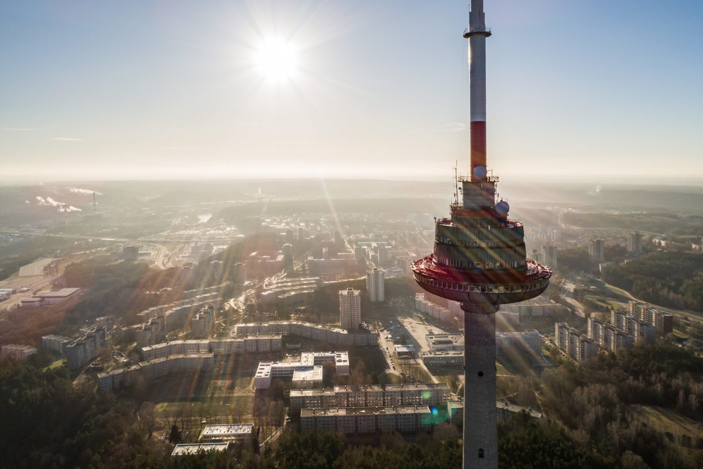 Eismui stebėti pasitelktos vaizdo kameros, įrengtos ant Vilniaus televizijos bokšto.<br> S.Žiūros nuotr. 