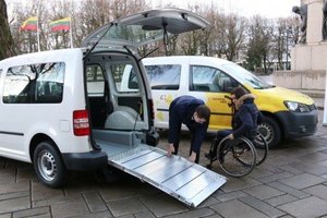 Kaune neliko socialinio taksi – neįgaliems žmonėms teks suktis be jo