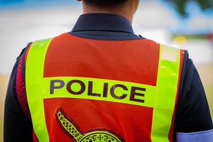 Tailande plėšikas papuošalų parduotuvėje nušovė tris žmones, įskaitant mažametį