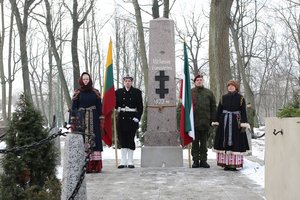 97-osioms Klaipėdos krašto sukilimo metinėms paminėti – salvės, deglai ir naktiniai žygiai