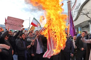 Tūkstančiai irakiečių toliau protestuoja prieš vyriausybę, Iraną ir JAV