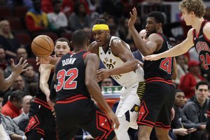 Domantą Sabonį sustabdė kelio skausmai, bet „Pacers“ laimėjo Čikagoje