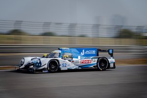 Į degančią Australiją lenktyniauti netikėtai pakviestas G. Grinbergas pastūmėjo į šoną komandos lyderį