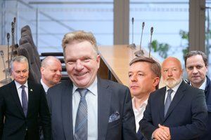 Akivaizdu tik viena: karas dėl ministro nesibaigs be politinių aukų