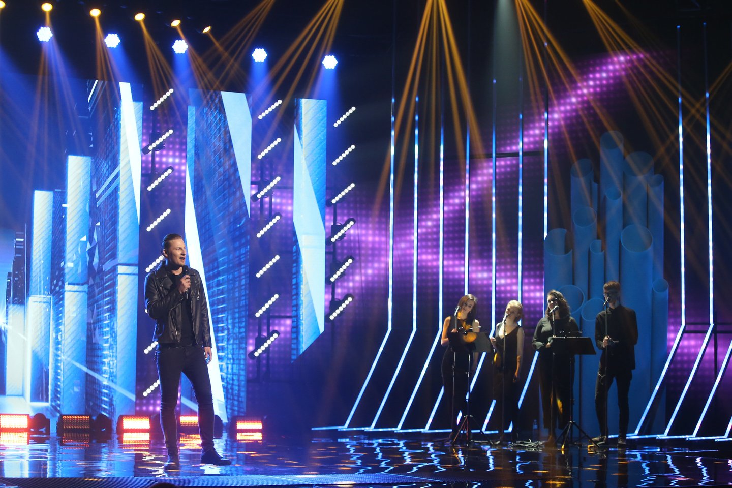  Justinas Lapatinskas atliko dainą „High way story“.<br> R. Danisevičiaus nuotr.