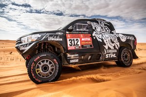 Dakaro ralio 7 etapas: V. Žala ir A. Juknevičius pasiekė finišą, B. Vanagą pristabdė gedimas