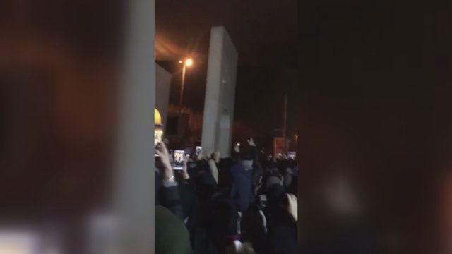 Masiniai protestai Teherane – dėl numušto lėktuvo tūkstančiai įpykusių iraniečių išėjo į gatves