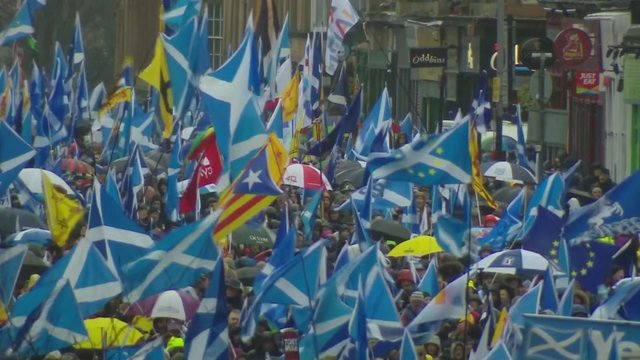 Škotai reikalauja nepriklausomybės – surengtos masinės eitynės