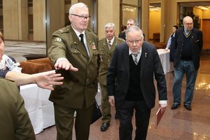 V. Landsbergis – apie grėsmę iš Rytų: „Jie bet kada gali būti paleisti kaip replės mūsų traiškyti“