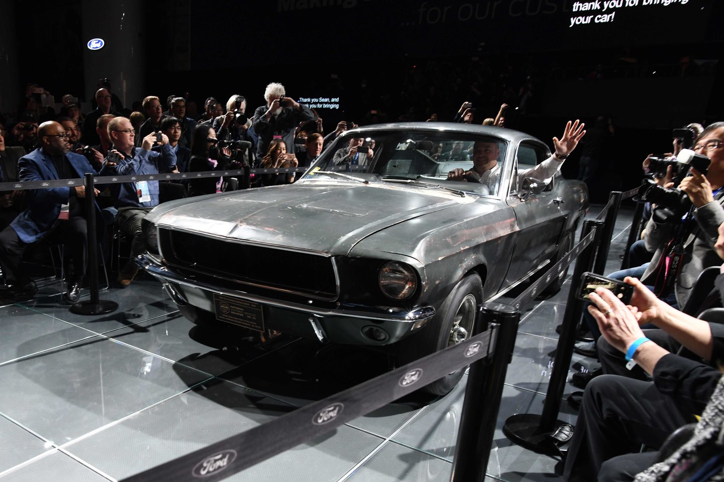 Praėjus 50 metų po to, kai juosta „Bullitt“ 1968-aisiaisi pasirodė kino teatruose, „Ford Mustang GT“ vėl atsirado.<br> AFP/Scabpix nuotr.