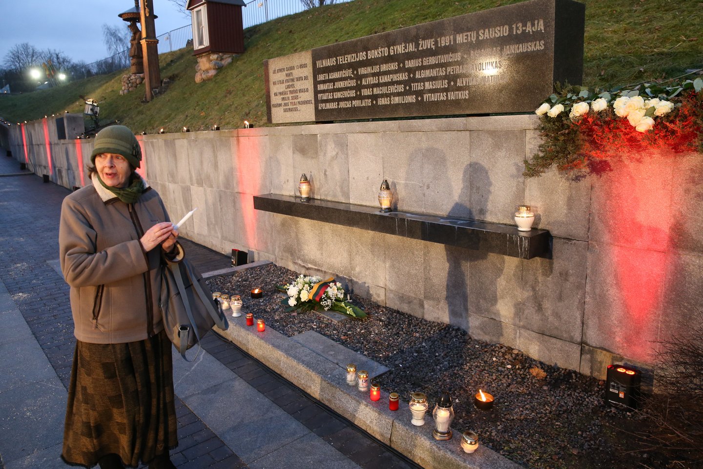 Vilniuje pagerbiant Sausio 13-ąją žuvusius laisvės gynėjus sekmadienį degami atminimo laužai.<br> R.Danisevičiaus nuotr.