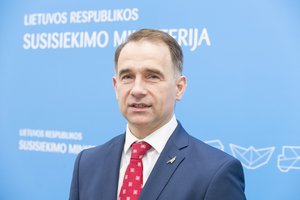 Buvęs ministras Rokas Masiulis dukart pietavo pavaldžių įmonių sąskaita 