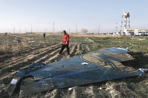 Iranas neigia dangstęs keleivinio lėktuvo numušimą