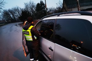 Jauna vairuotoja kaimo gatve lėkė lyg greitkeliu 