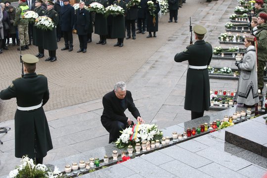 Sausio 13-osios aukos pagerbtos Antakalnio kapinėse. <br>R.Danisevičiaus nuotr.