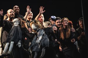 Klaipėdoje Oskaro Koršunovo režisuotas spektaklis „Mūsų klasė“ pristatomas Vilniuje