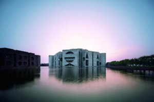 Karas privertė kūrėją mąstyti kitaip – taip gimė šiuolaikinės architektūros ikona   