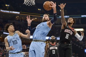 Solidžiai žaidęs J. Valančiūnas su „grizliais“ sutaršė galingus varžovus iš Hjustono