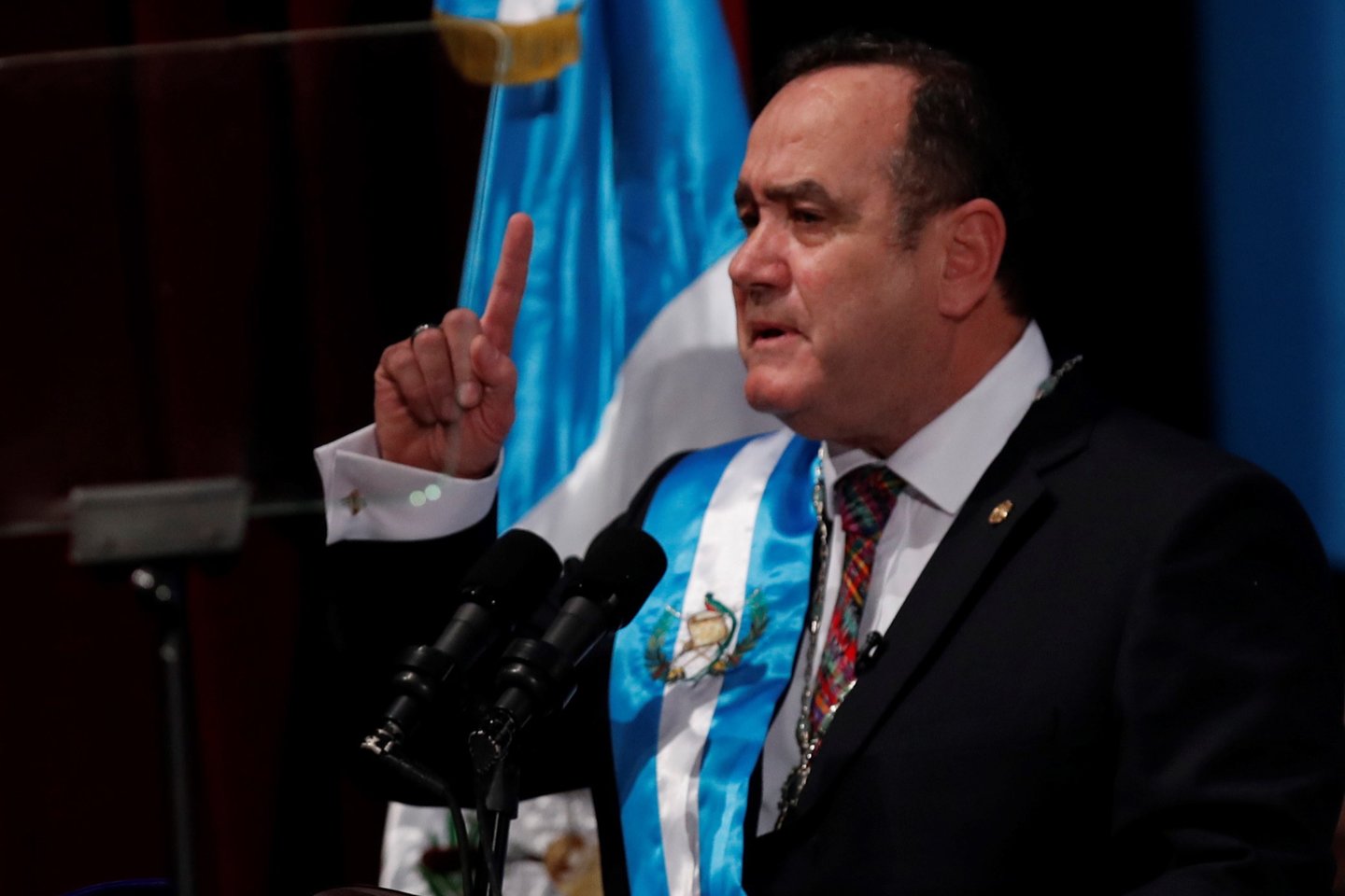  ​Gvatemala turi naują prezidentą. Alejandras Giammattei‘is antradienį inauguruotas ketverių metų kadencijai prezidento ir premjero poste. Jis pakeitė Jimmy‘į Moralresą, kuris, remiantis konstitucija, siekti perrinkimo negalėjo.<br>EPA/ELTA nuotr.