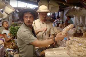 L. Pobedonoscevas ir A. Bružas Madagaskaro turguje netyčia prisipirko narkotikų?