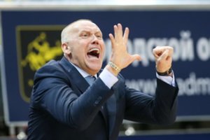 Aiškėja R. Kurtinaičio vizito į ligoninę detalės – apsinuodijo visi treneriai, išvežė tik strategą