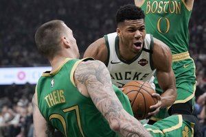 35-ąjį sezono dviženklį pasiekęs G. Antetokounmpo padėjo „Bucks“ iškovoti penktąją pergalę iš eilės
