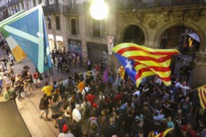 Ispanijos vyriausybė leido atidaryti tris Katalonijos atstovybes