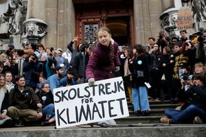 Artėjant forumui Davose, G. Thunberg prisijungė prie masinio protesto prieš klimato kaitą