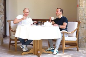 V. Putino valdžios žaidimai: D. Medvedevas įskaudintas, naujas premjeras jau kaltinamas korupcija