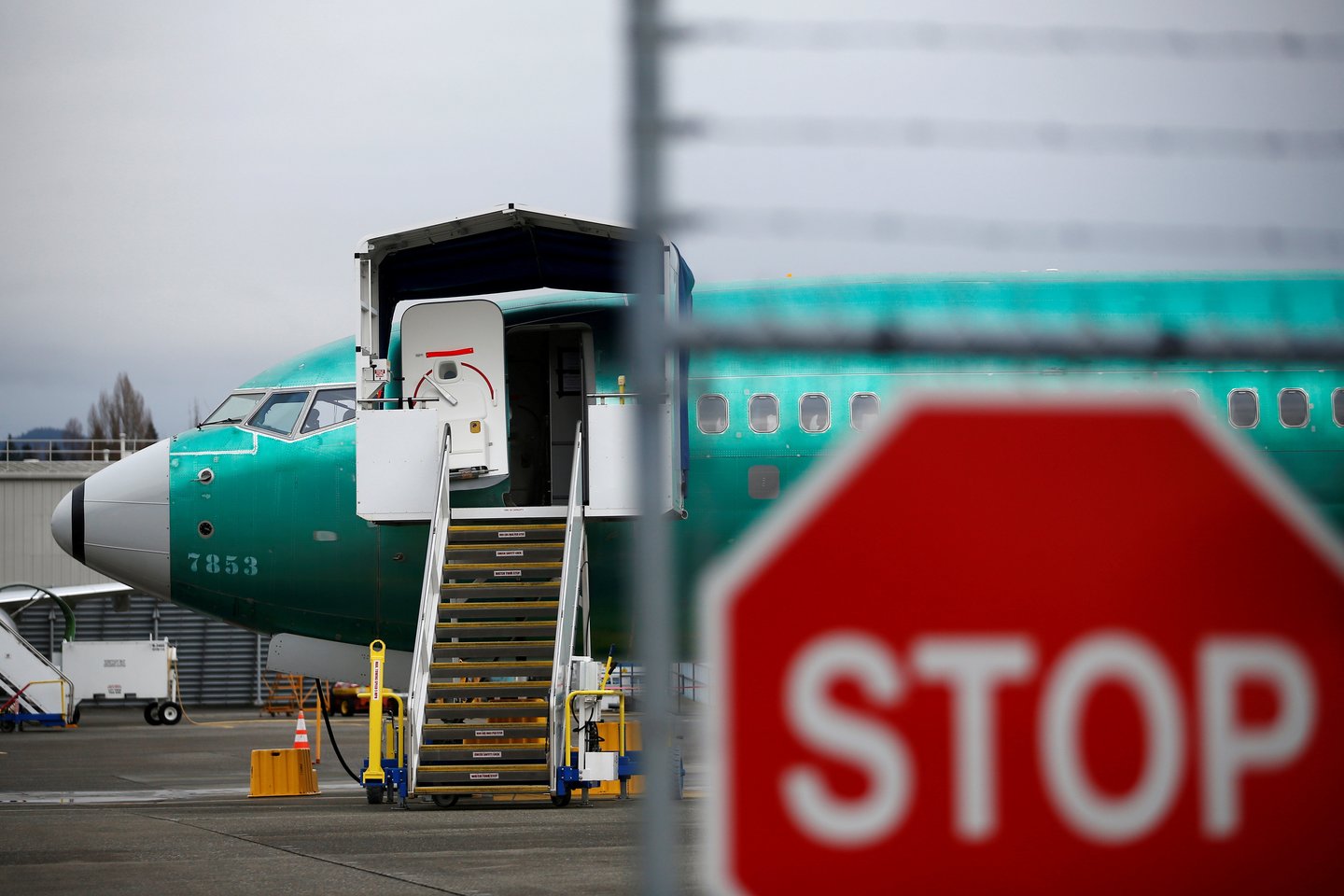  „Boeing“ aptiko naują liūdnai pagarsėjusių „737 Max“ lėktuvų programinės įrangos problemą, kuri gali pakenkti sertifikavimo procesui.<br> Reuters/Scanpix nuotr.